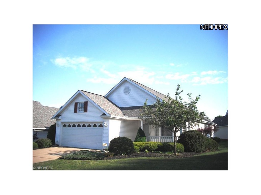 Beautiful Single family 2 Bed 2 Bath freestanding cluster on a quite Cul De Sac!