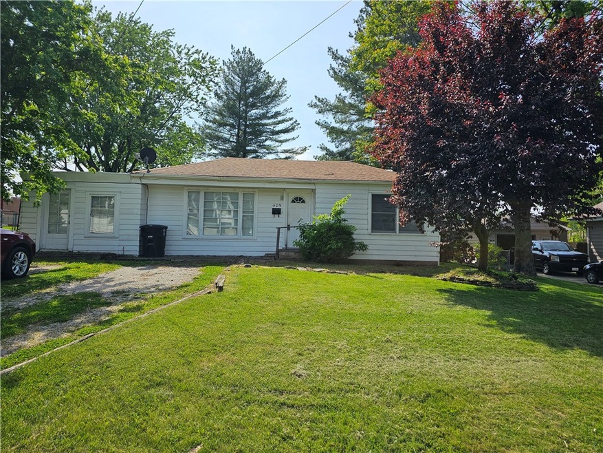 409 N Henrietta St, Effingham, IL 62401 - photo 1