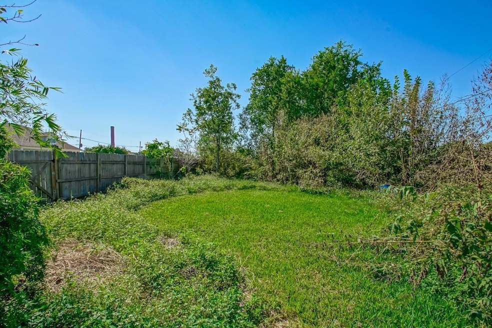 2324 Congressman Hebert Dr, Chalmette, LA 70043 - photo 1