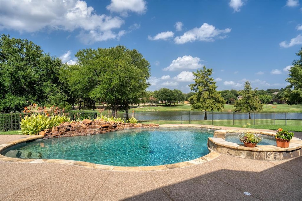 704 Essex Ct, Southlake, TX 76092 - photo 1