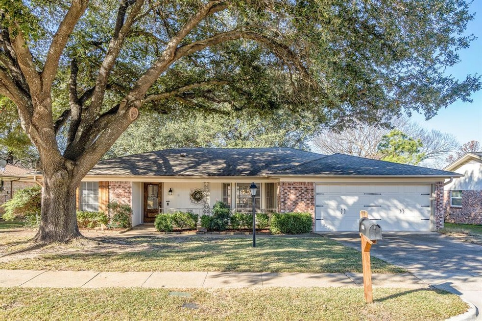 2141 Mountainview Dr, Hurst, TX 76054 - photo 1