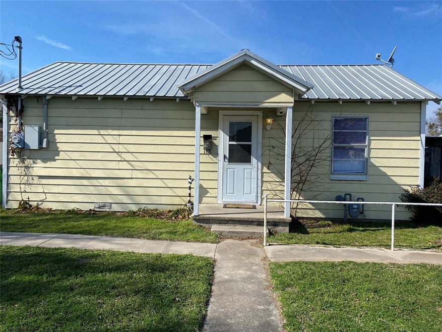 1502 S College Ave, Decatur, TX 76234 - photo 1