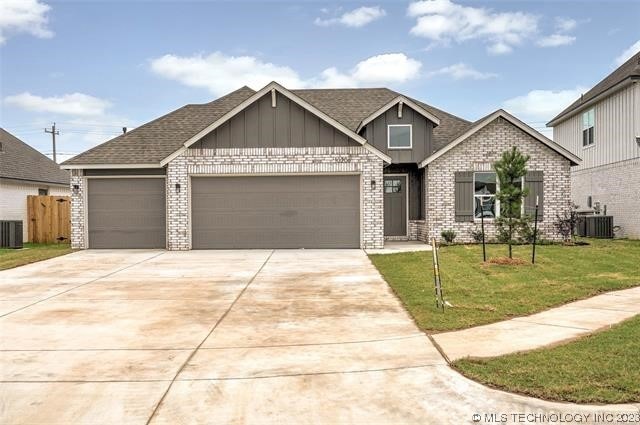 Front of Home with 3 car gargae