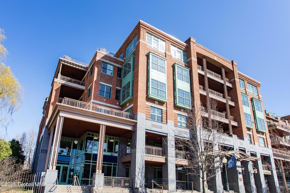 Sold $1,950,000 • Co-Listing Agent