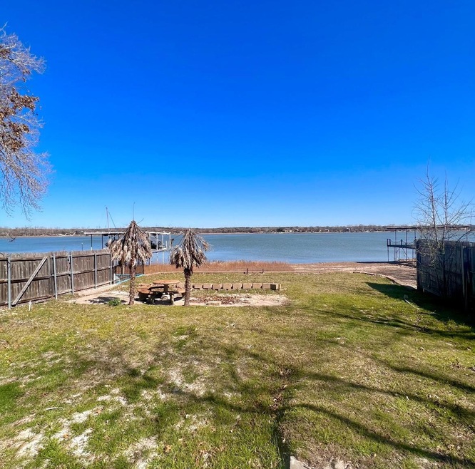 1124 W Lake Dr, Weatherford, TX 76087 - photo 1