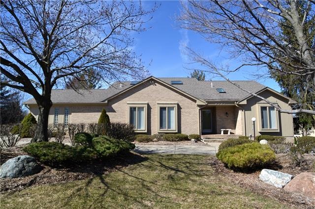 6894 Copperfield Ct, West Bloomfield, MI 48322 - photo 1