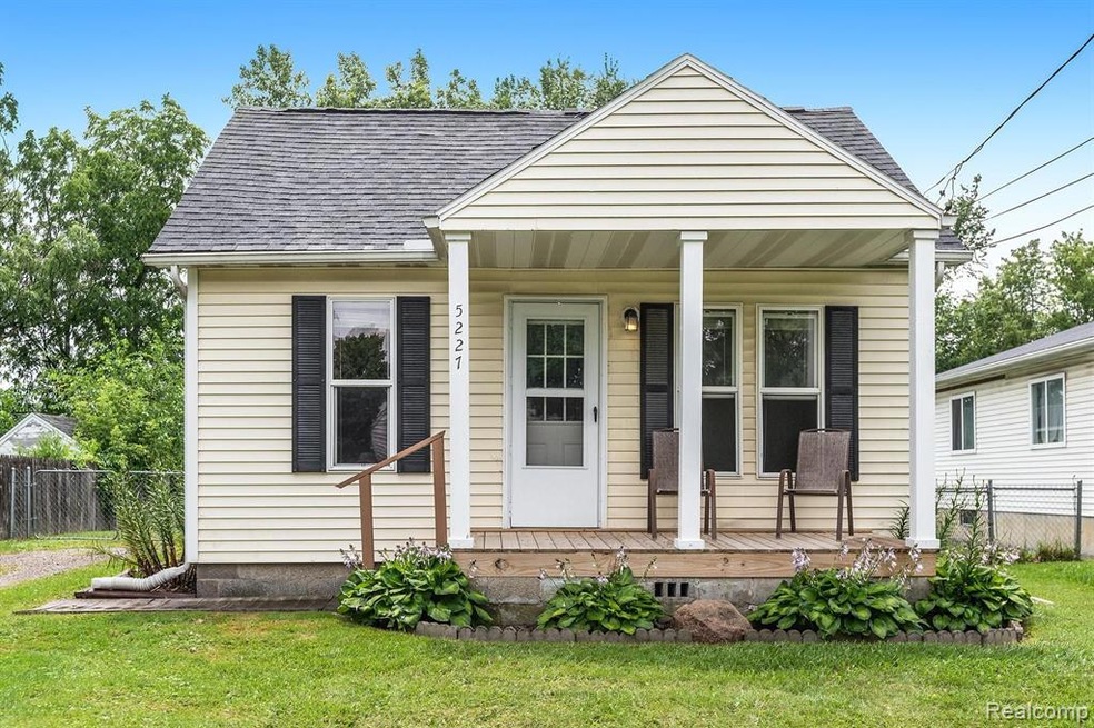 5227 Dania St, Flint, MI 48532 - photo 1