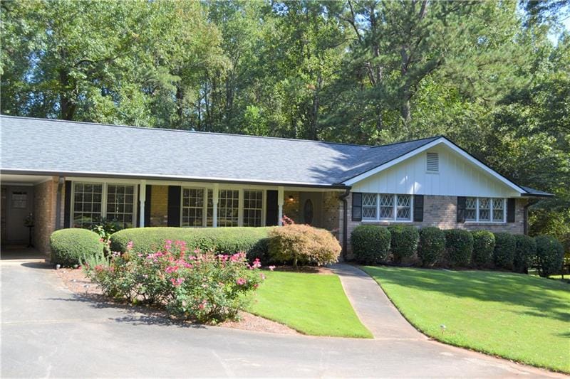 410 Barkshire Ln, Roswell, GA 30076 - photo 1