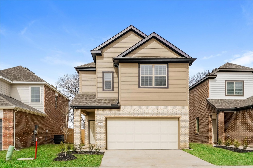 1302 Ester Ln, Ennis, TX 75119 - photo 1