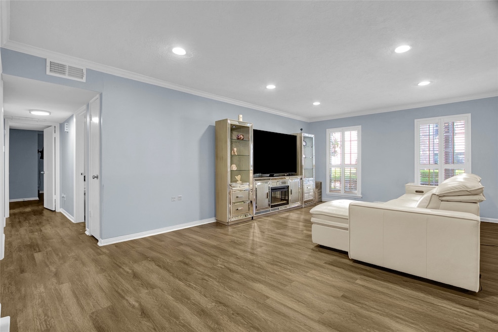 351 N Post Oak Ln unit 610, Houston, TX 77024 - photo 1