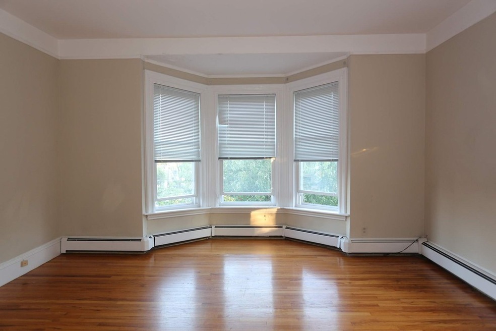 107 Ocean St unit 2, Lynn, MA 01902 - photo 1