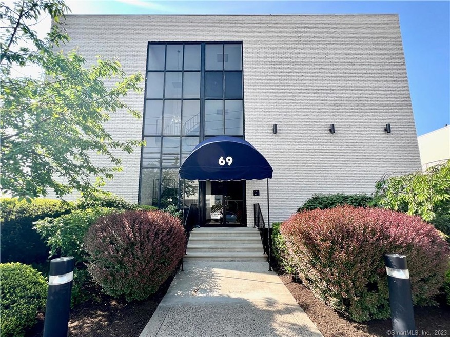 69 Cove Rd unit C16, Stamford, CT 06902 - photo 1