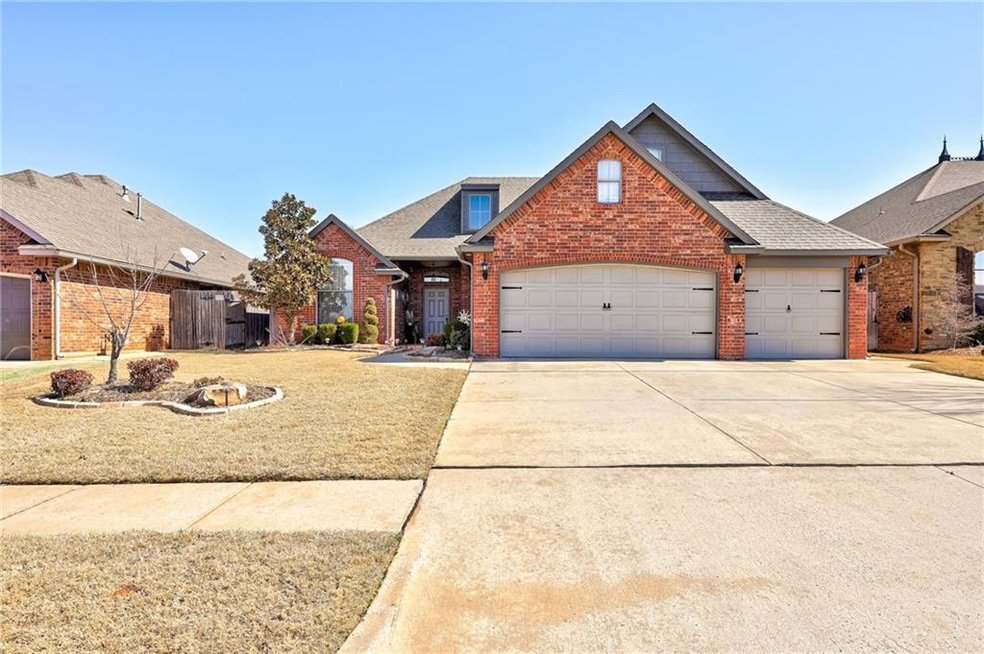 914 Kelsi Dr, Moore, OK 73160 - photo 1