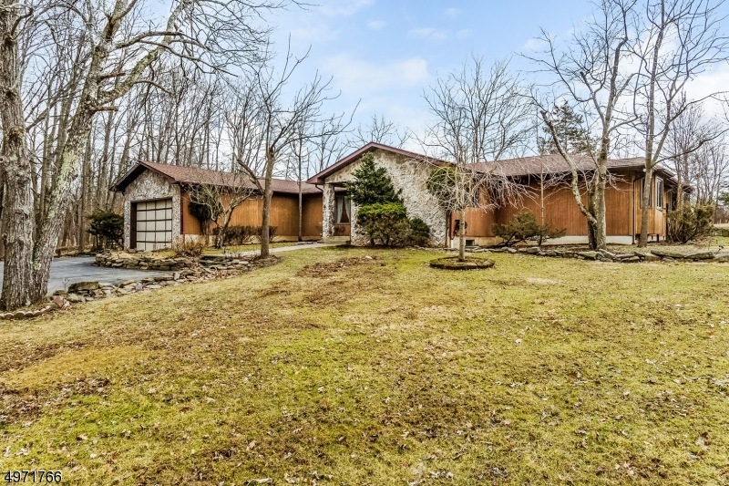 51 Stone Signpost Rd, Flemington, NJ 08822 - photo 1