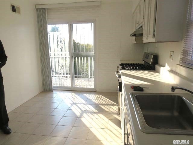 17-06 Parsons Blvd unit 2nd Fl, Whitestone, NY 11357 - photo 1