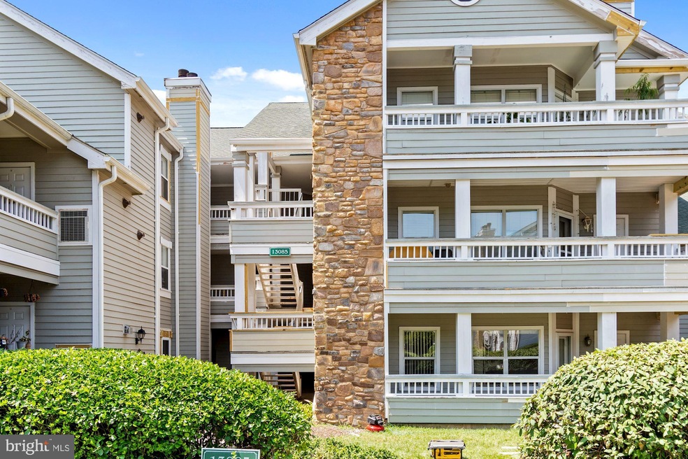 13085 Autumn Woods Way unit 203, Fairfax, VA 22033 - photo 1
