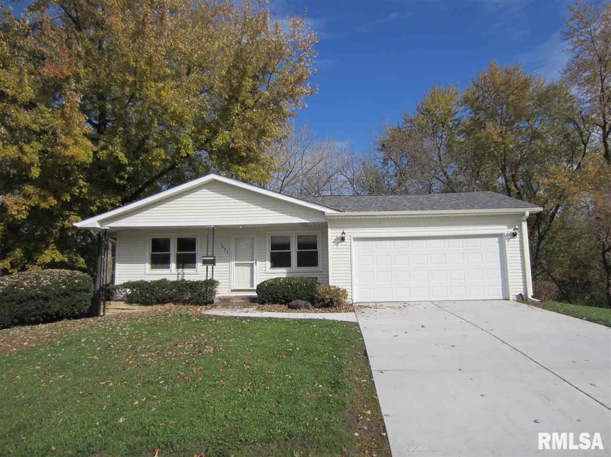 3823 N Elmwood Ave, Davenport, IA 52806 - photo 1