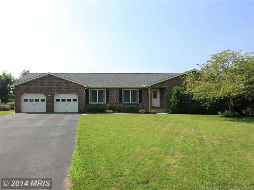 8201 Fox Hunt Ln, Frederick, MD 21702 - photo 1