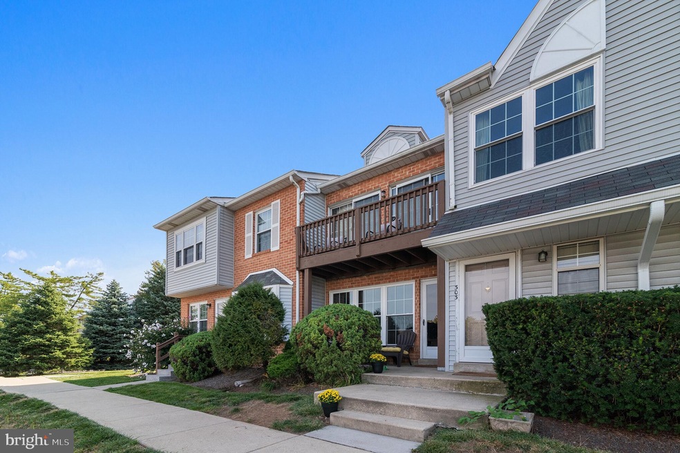 302 Wendover Dr, Norristown, PA 19403 - photo 1