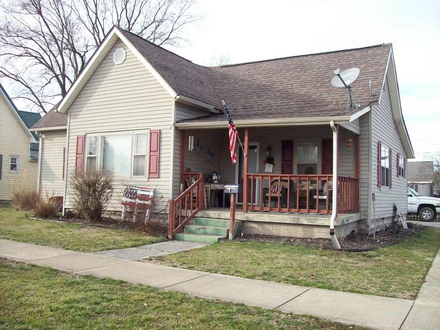 690 E Vincennes St, Linton, IN 47441 - photo 1