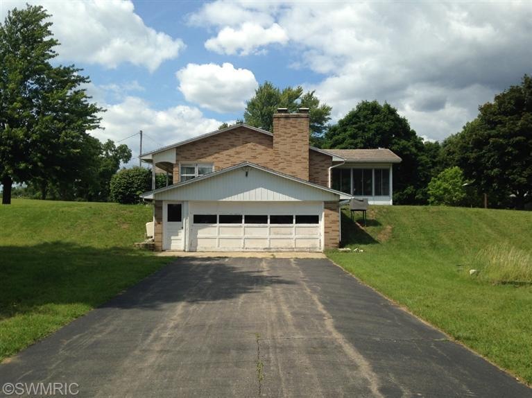 8739 Oakland Dr, Portage, MI 49024 - photo 1