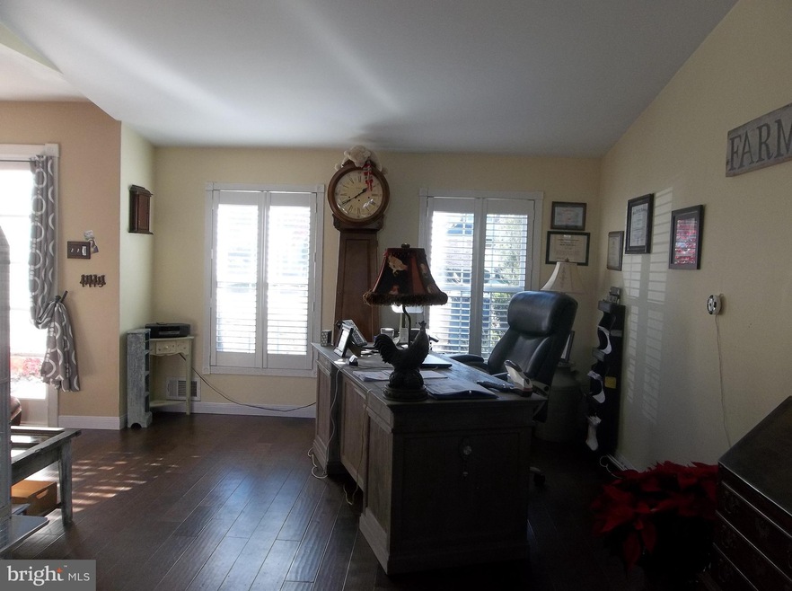 7 Chestnut Dr, Newtown, PA 18940 - photo 1