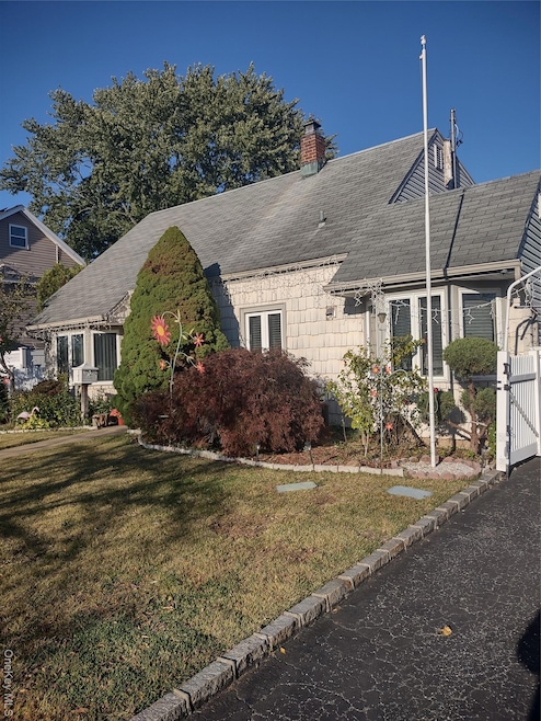 19 Curve Ln, Levittown, NY 11756 - photo 1