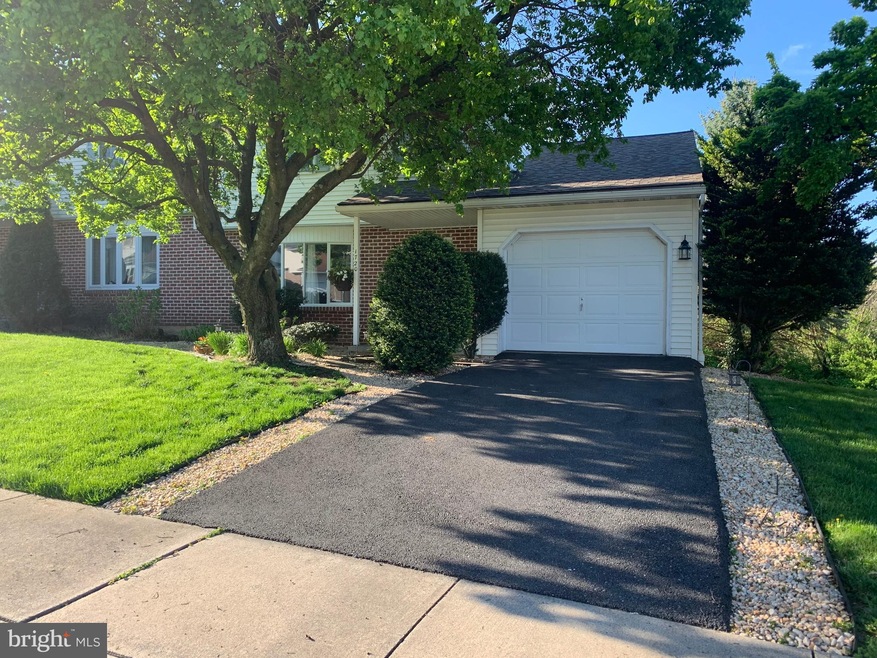 1720 Acorn Dr, Reading, PA 19608 - photo 1