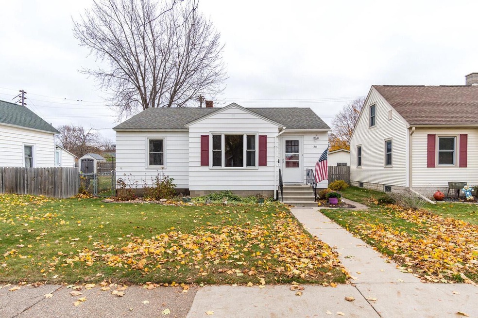 01_1811EastAveS_Exterior1_mls