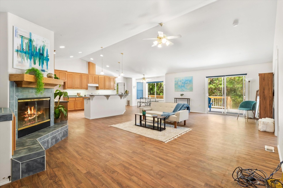 1281 N Pinnon Rd, Grants Pass, OR 97526 - photo 1