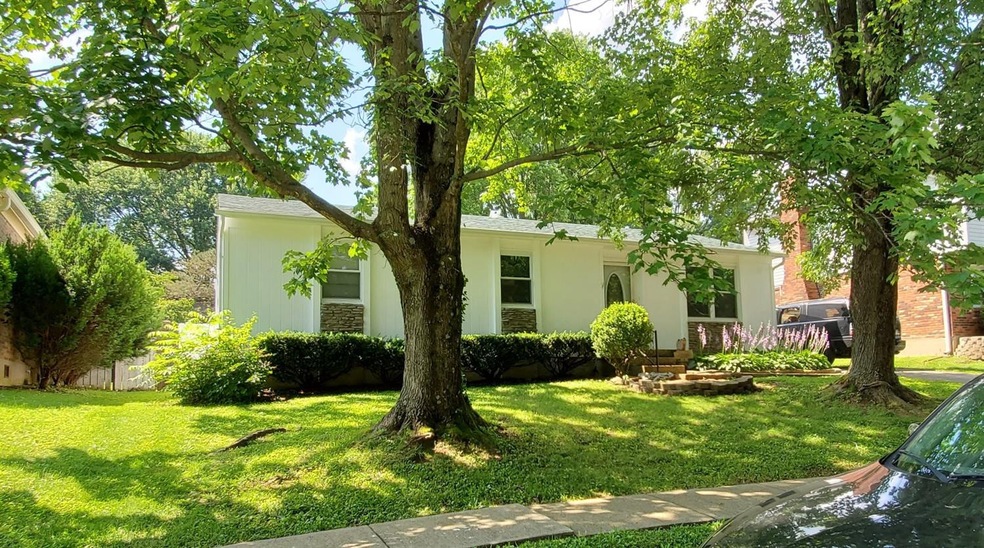 8324 Roseborough Rd, Louisville, KY 40228 - photo 1