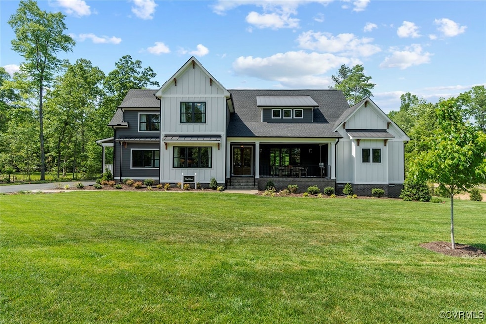 View of front of home featuring a front yard