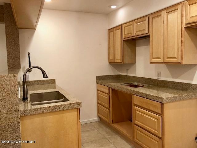 3041 Lois Dr unit 406, Anchorage, AK 99517 - photo 1