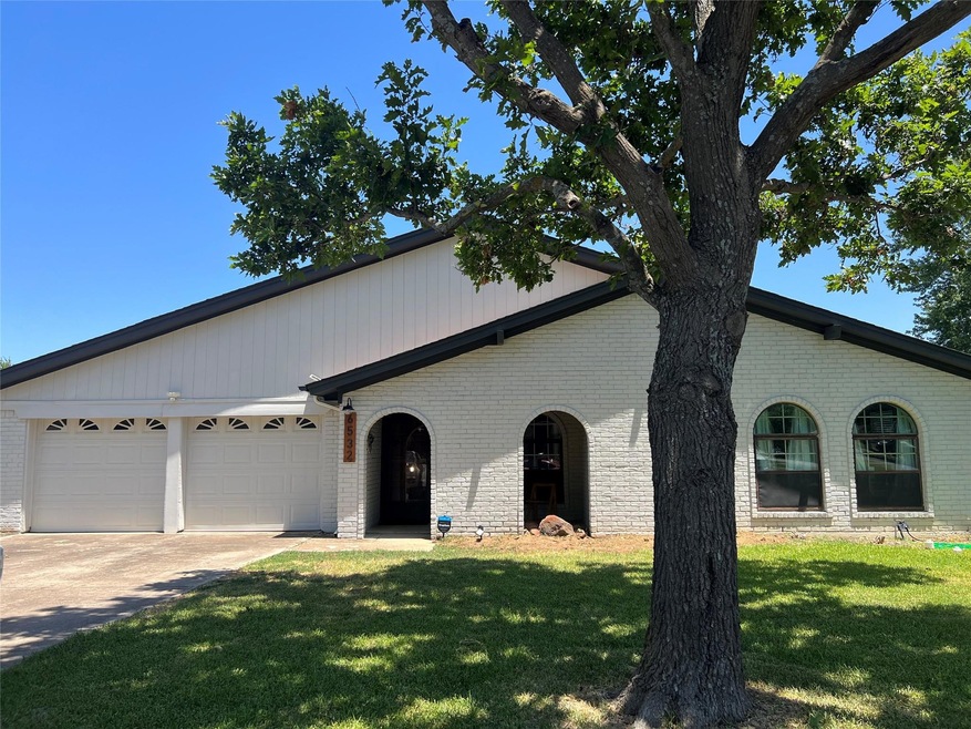 6532 Sherri Ln, North Richland Hills, TX 76182 - photo 1