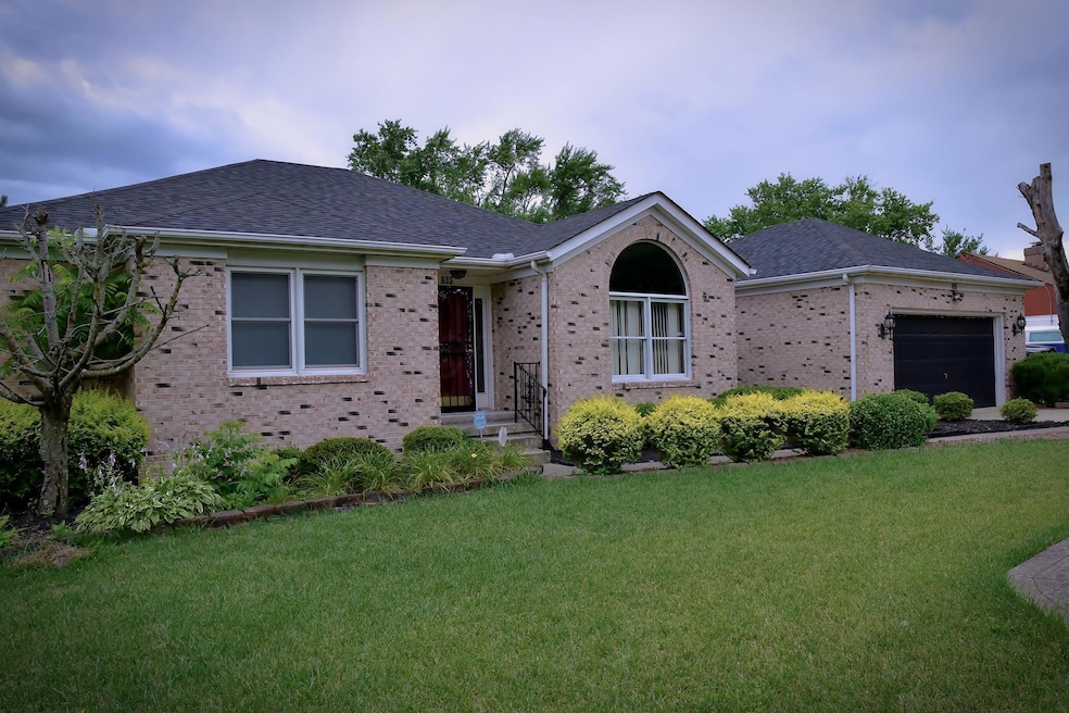 833 McNaughten Rd, Columbus, OH 43213 - photo 1