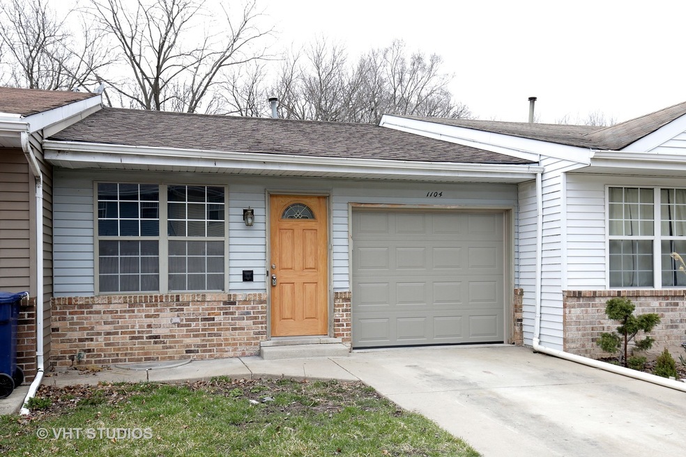 1104 Stratford Ln, Algonquin, IL 60102 - photo 1