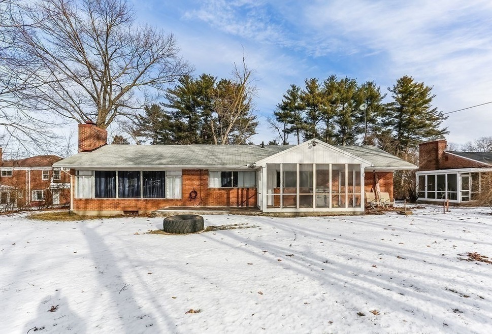 76 Pinehurst Rd, Holyoke, MA 01040 - photo 1