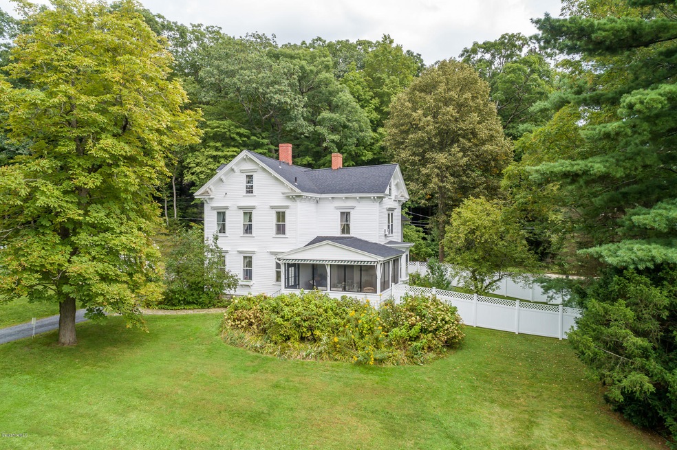 2 Laurel Ln