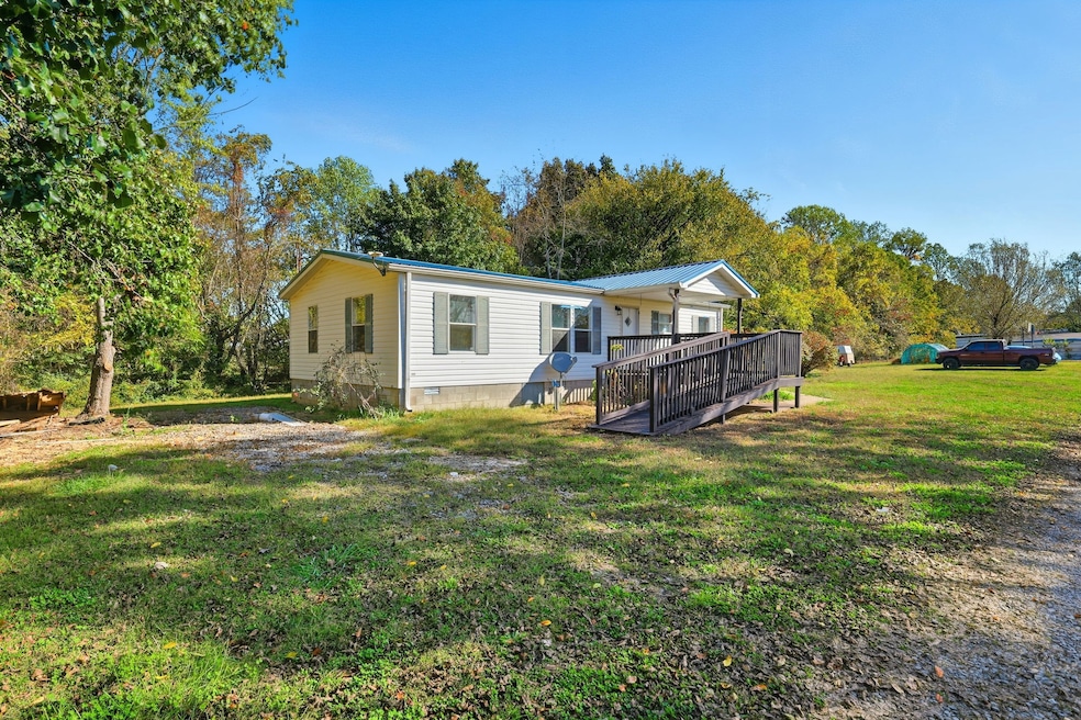 3828 U S 31w, Cottontown, TN 37048 - photo 1