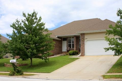 691 E Kings Carriage Blvd, Nixa, MO 65714 - photo 1