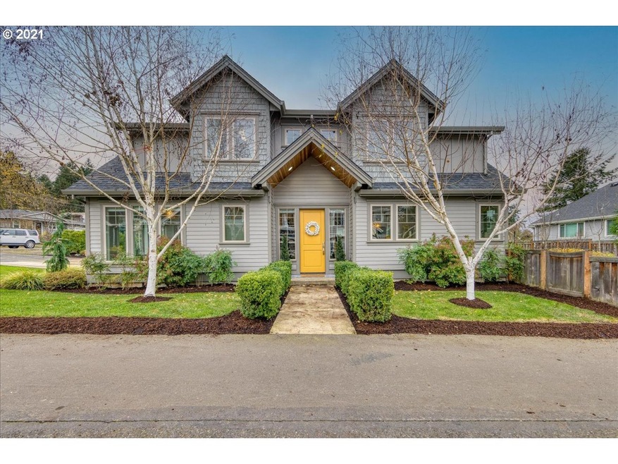 1011 Spruce St, Lake Oswego, OR 97034 - photo 1