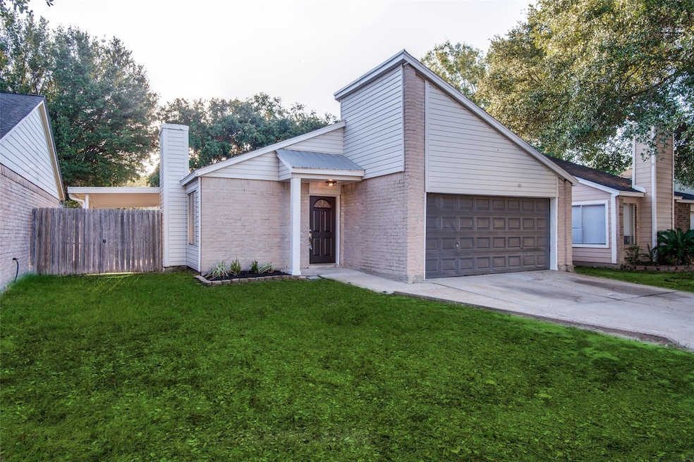 7526 Pepperbrook Dr, Houston, TX 77041 - photo 1