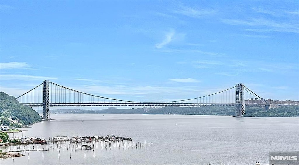 Hudson Harbor unit 11D, Edgewater, NJ 07020 - photo 1