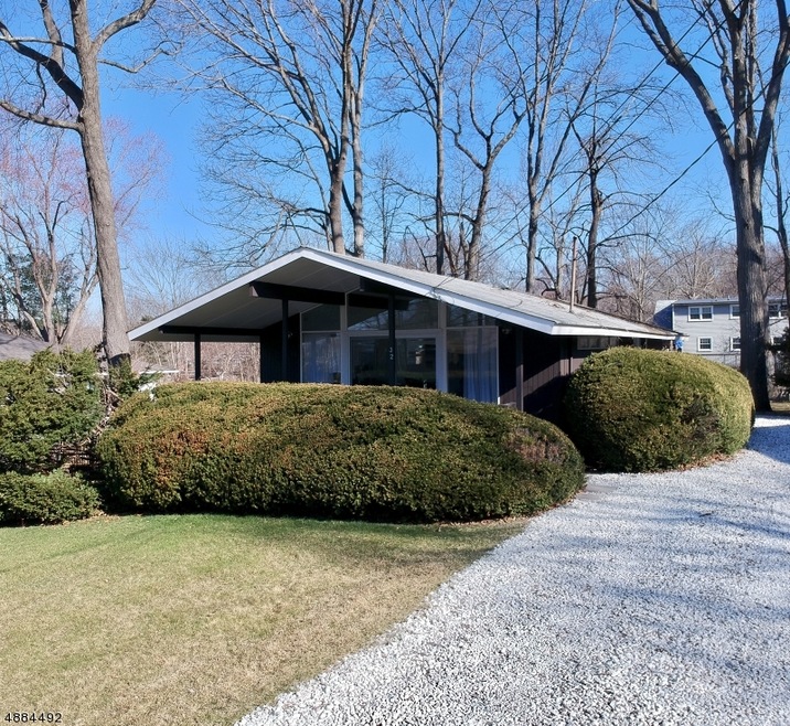 32 Yacht Club Dr, Lake Hopatcong, NJ 07849 - photo 1