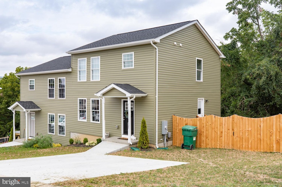 525 Stonewall St, Strasburg, VA 22657 - photo 1