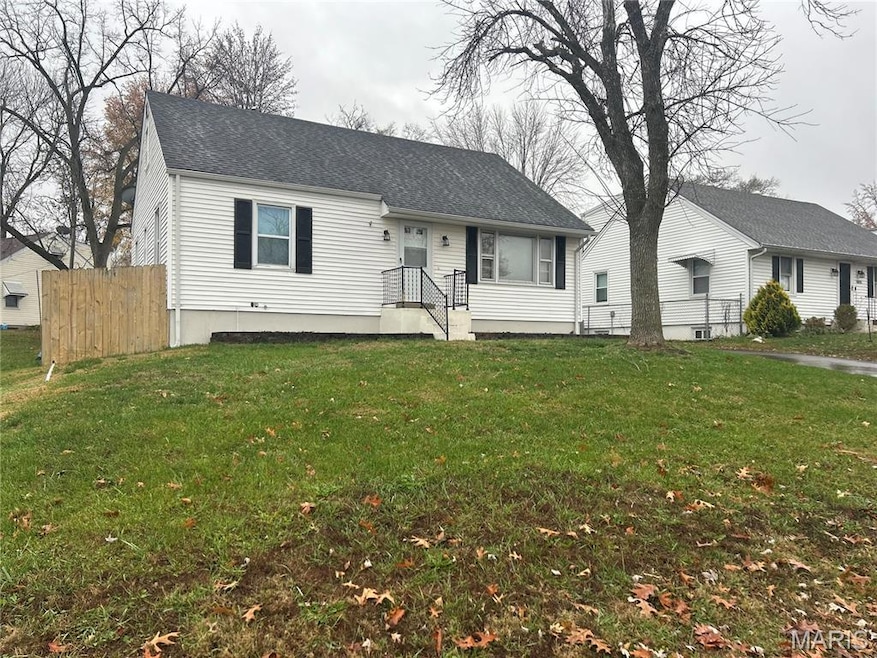 10974 Three Court Dr, Saint Louis, MO 63123 - photo 1