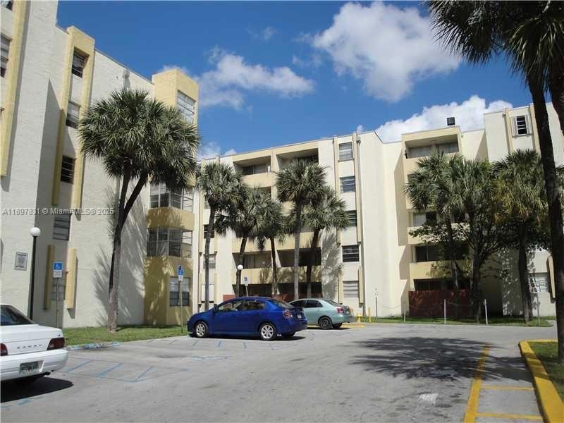 Samari Lake unit 2309, Hialeah, FL 33016 - photo 1