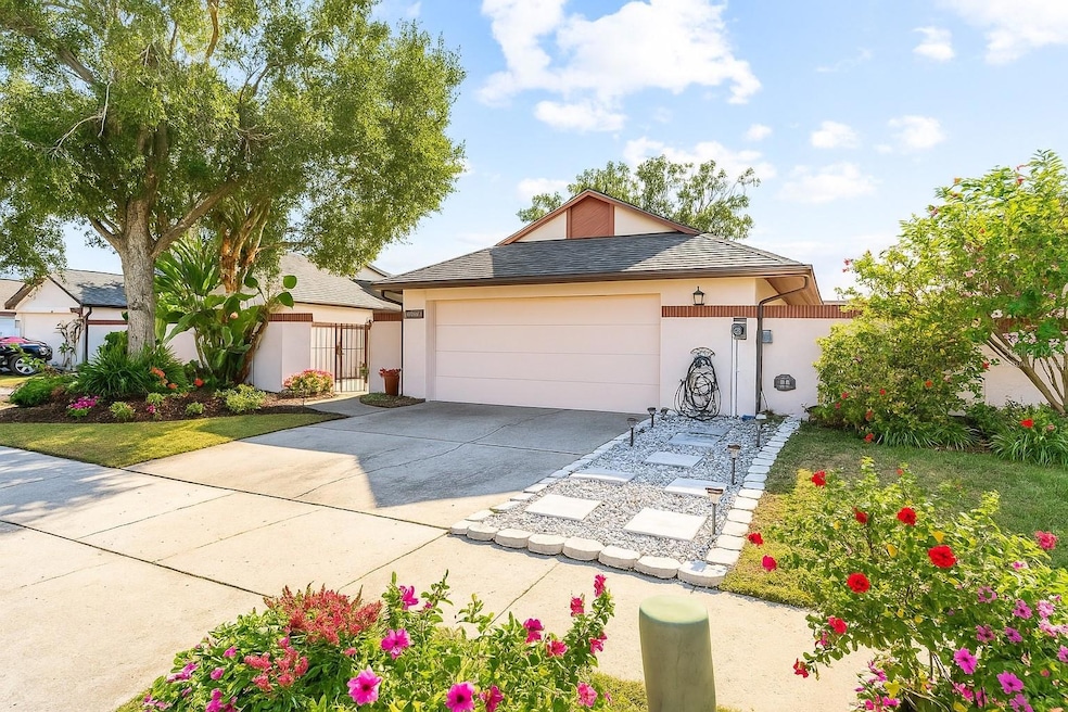 10815 Venice Cir, Tampa, FL 33635 - photo 1