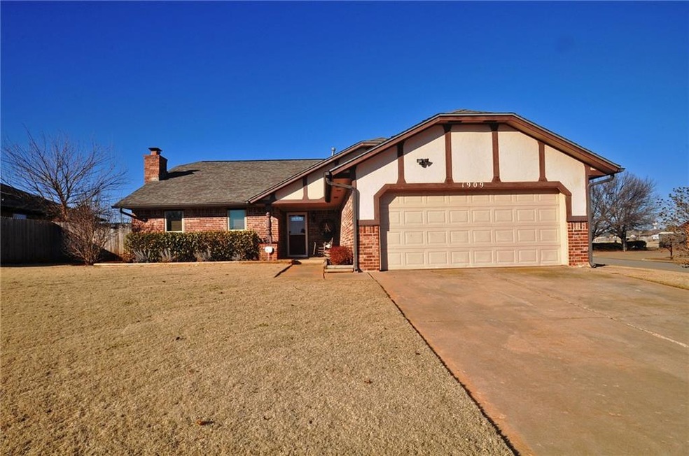 1909 Briar Hill St, Moore, OK 73160 - photo 1