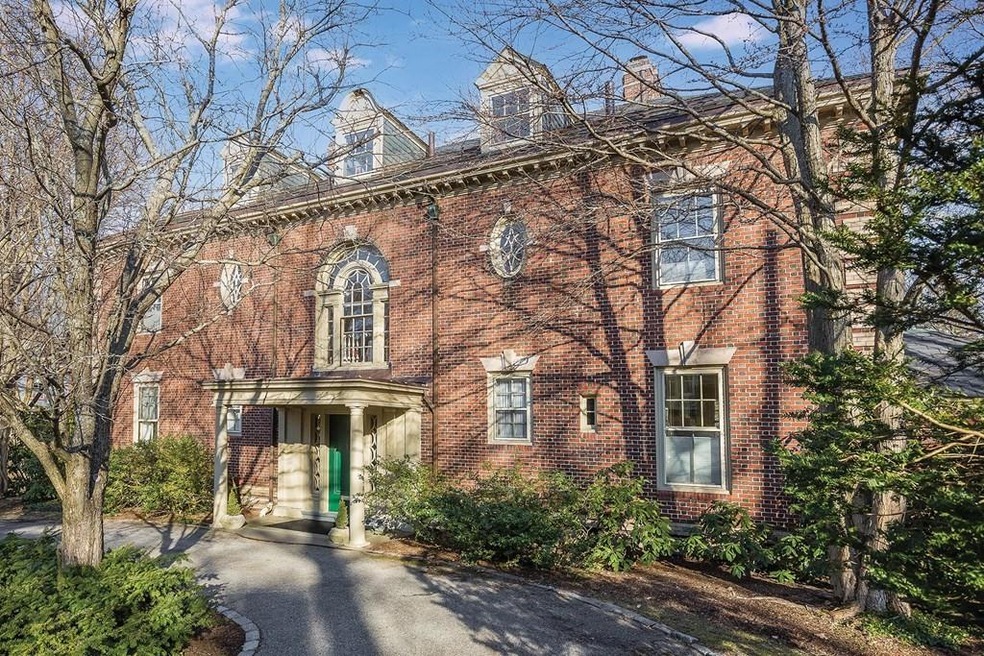 4 Hawthorn Rd, Brookline, MA 02445 - photo 1